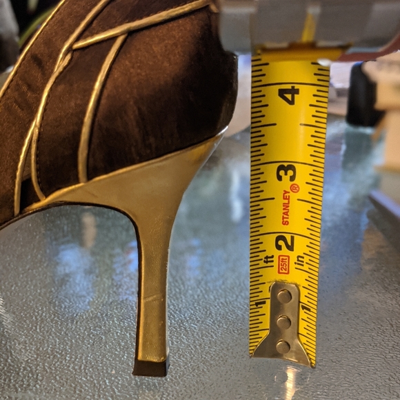 AK bronze and gold peep toe pumps- 8M NWT - Picture 6 of 7